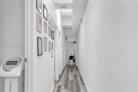 Propiedad comercial en venta en Coral Gables, Florida № 2013934 - foto 13