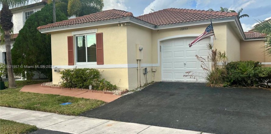 Villa ou maison à Pembroke Pines, Floride 3 chambres, 125.98 m2 № 1975913