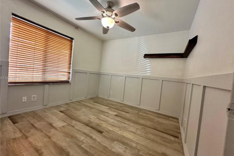 Villa ou maison à vendre à Pembroke Pines, Floride: 3 chambres, 125.98 m2 № 1975913 - photo 10