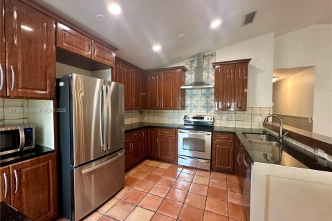 Villa ou maison à vendre à Pembroke Pines, Floride: 3 chambres, 125.98 m2 № 1975913 - photo 5