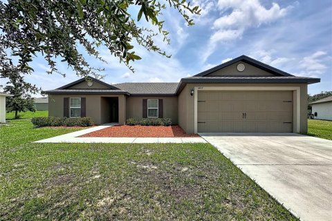 House in Poinciana, Florida 3 bedrooms, 134.43 sq.m. № 2222117