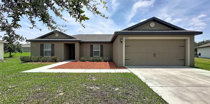 House in Poinciana, Florida 3 bedrooms, 134.43 sq.m. № 2222117