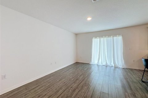 House in Poinciana, Florida 3 bedrooms, 134.43 sq.m. № 2222117 - photo 16