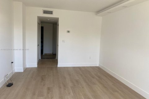 Condo in Sunny Isles Beach, Florida, 2 bedrooms  № 1926683 - photo 26