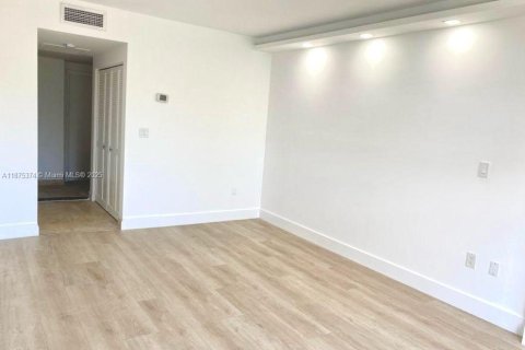 Condo in Sunny Isles Beach, Florida, 2 bedrooms  № 1926683 - photo 10