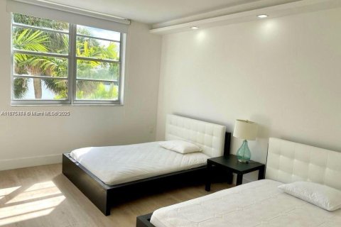 Condo in Sunny Isles Beach, Florida, 2 bedrooms  № 1926683 - photo 19