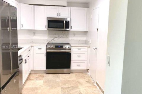 Condo in Sunny Isles Beach, Florida, 2 bedrooms  № 1926683 - photo 4