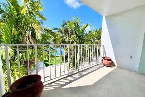 Condo in Sunny Isles Beach, Florida, 2 bedrooms  № 1926683 - photo 1