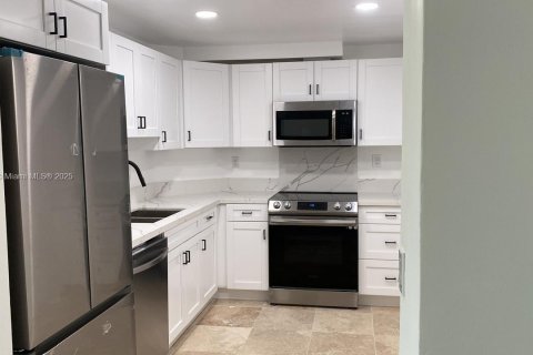 Condo in Sunny Isles Beach, Florida, 2 bedrooms  № 1926683 - photo 6