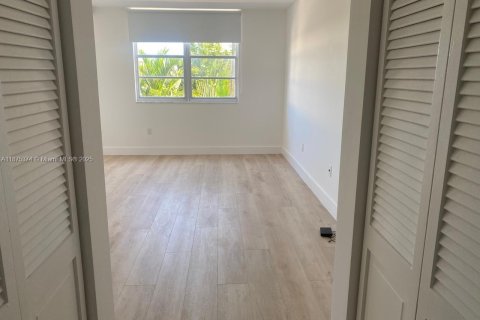 Condo in Sunny Isles Beach, Florida, 2 bedrooms  № 1926683 - photo 22