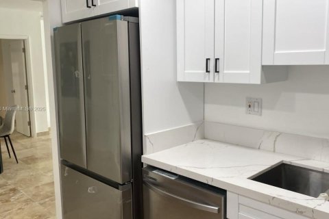 Condo in Sunny Isles Beach, Florida, 2 bedrooms  № 1926683 - photo 7