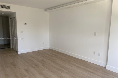 Condo in Sunny Isles Beach, Florida, 2 bedrooms  № 1926683 - photo 8