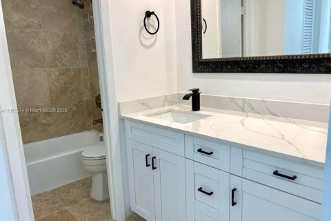 Condo in Sunny Isles Beach, Florida, 2 bedrooms  № 1926683 - photo 14