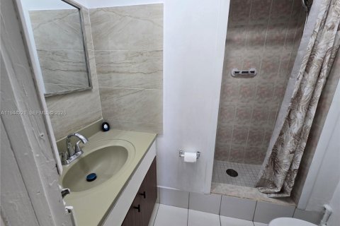 House in Dania Beach, Florida 3 bedrooms, 83.52 sq.m. № 2000649 - photo 11