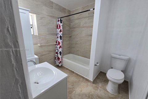 House in Dania Beach, Florida 3 bedrooms, 83.52 sq.m. № 2000649 - photo 5