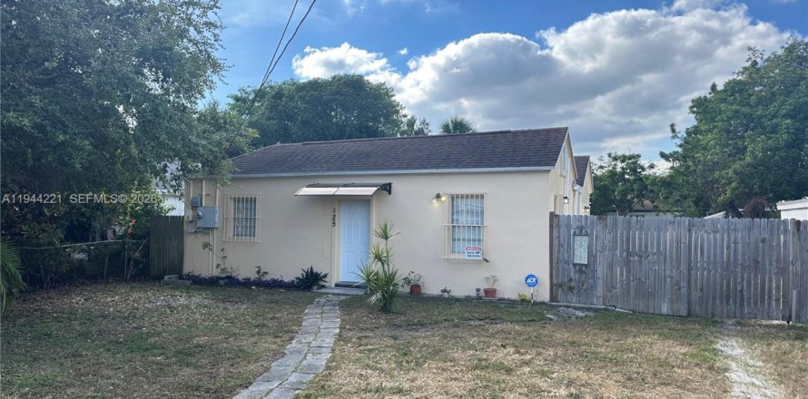 House in Dania Beach, Florida 3 bedrooms, 83.52 sq.m. № 2000649