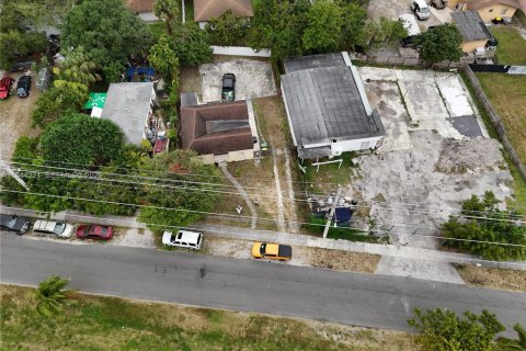 House in Dania Beach, Florida 3 bedrooms, 83.52 sq.m. № 2000649 - photo 21