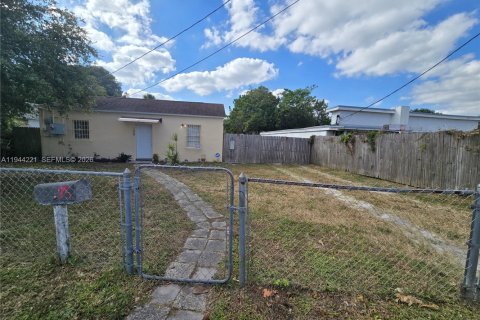 House in Dania Beach, Florida 3 bedrooms, 83.52 sq.m. № 2000649 - photo 10