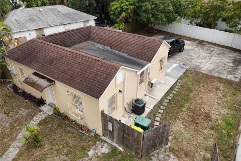 House in Dania Beach, Florida 3 bedrooms, 83.52 sq.m. № 2000649 - photo 20