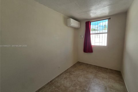 House in Dania Beach, Florida 3 bedrooms, 83.52 sq.m. № 2000649 - photo 8