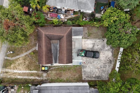 House in Dania Beach, Florida 3 bedrooms, 83.52 sq.m. № 2000649 - photo 18