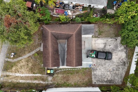 House in Dania Beach, Florida 3 bedrooms, 83.52 sq.m. № 2000649 - photo 17