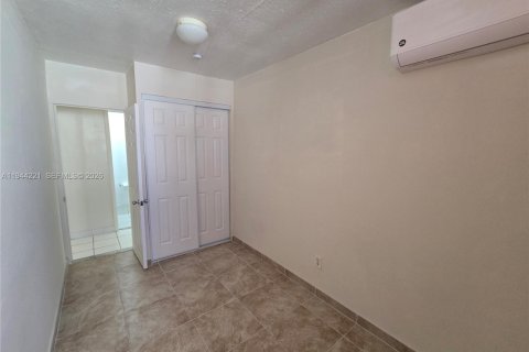 House in Dania Beach, Florida 3 bedrooms, 83.52 sq.m. № 2000649 - photo 7