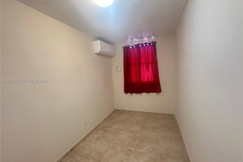 House in Dania Beach, Florida 3 bedrooms, 83.52 sq.m. № 2000649 - photo 29