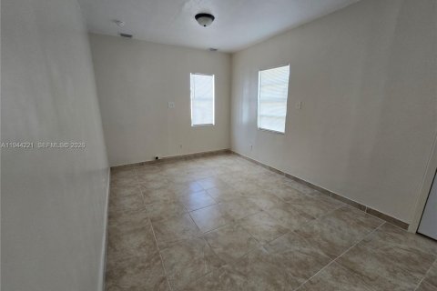 House in Dania Beach, Florida 3 bedrooms, 83.52 sq.m. № 2000649 - photo 6