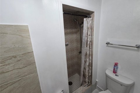 House in Dania Beach, Florida 3 bedrooms, 83.52 sq.m. № 2000649 - photo 9