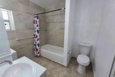 House in Dania Beach, Florida 3 bedrooms, 83.52 sq.m. № 2000649 - photo 14