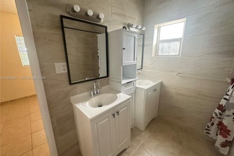 House in Dania Beach, Florida 3 bedrooms, 83.52 sq.m. № 2000649 - photo 27