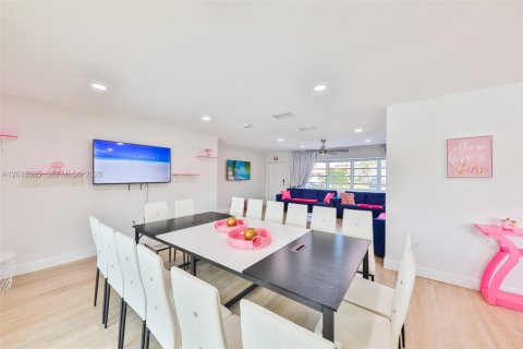Villa ou maison à vendre à Hollywood, Floride: 4 chambres, 154.12 m2 № 2265117 - photo 19