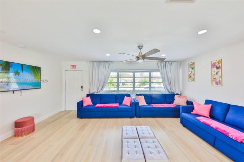Villa ou maison à vendre à Hollywood, Floride: 4 chambres, 154.12 m2 № 2265117 - photo 15