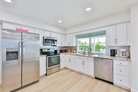 Villa ou maison à vendre à Hollywood, Floride: 4 chambres, 154.12 m2 № 2265117 - photo 20