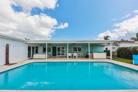 Villa ou maison à vendre à Hollywood, Floride: 4 chambres, 154.12 m2 № 2265117 - photo 11
