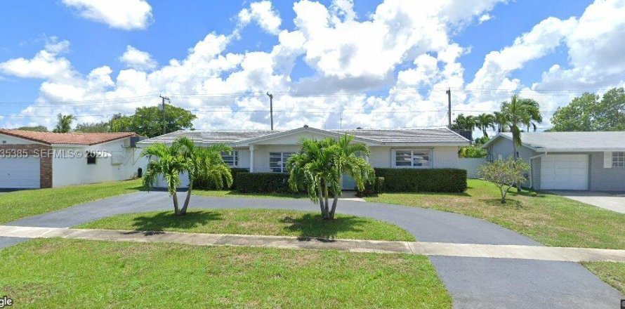 Villa ou maison à Hollywood, Floride 4 chambres, 154.12 m2 № 2265117