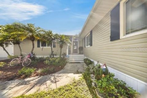 House in Ellenton, Florida 4 bedrooms, 170.94 sq.m. № 2302736
