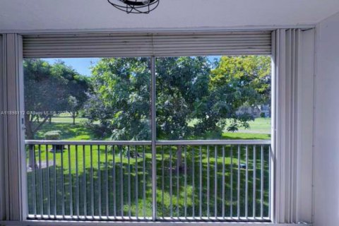 Снять в аренду кондоминиум в Маргит, Флорида 1 спальня, 92.9м2, № 1949868 - фото 5