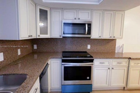 Снять в аренду кондоминиум в Маргит, Флорида 1 спальня, 92.9м2, № 1949868 - фото 12