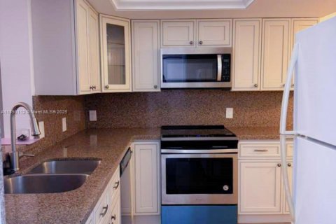 Снять в аренду кондоминиум в Маргит, Флорида 1 спальня, 92.9м2, № 1949868 - фото 4