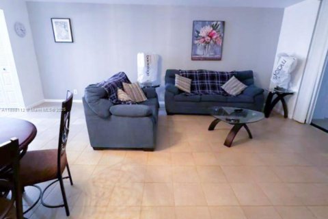 Снять в аренду кондоминиум в Маргит, Флорида 1 спальня, 92.9м2, № 1949868 - фото 9