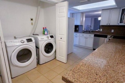 Снять в аренду кондоминиум в Маргит, Флорида 1 спальня, 92.9м2, № 1949868 - фото 15