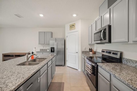 House in Sanford, Florida 4 bedrooms, 170.48 sq.m. № 2225506 - photo 14
