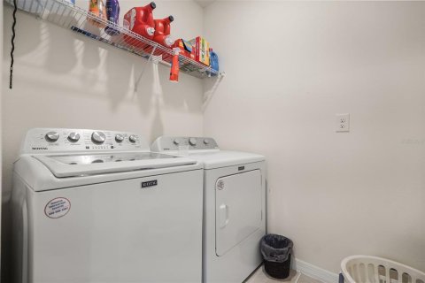 House in Sanford, Florida 4 bedrooms, 170.48 sq.m. № 2225506 - photo 5
