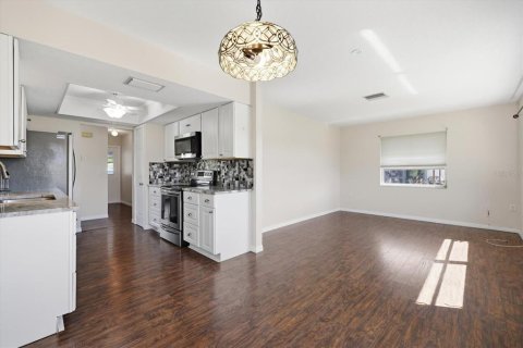 House in Venice, Florida 2 bedrooms, 142.14 sq.m. № 2429338 - photo 14