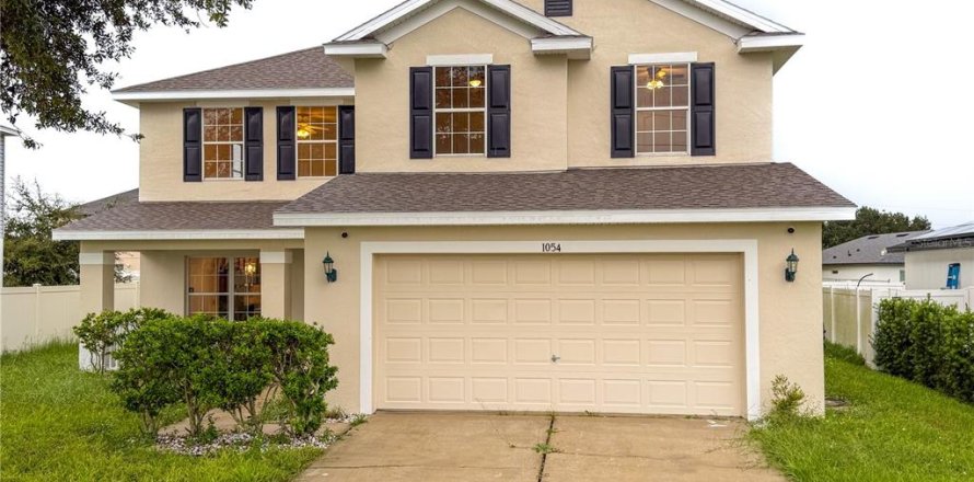 House in Kissimmee, Florida 5 bedrooms, 250.74 sq.m. № 1913087