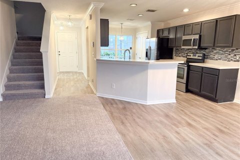 House in Kissimmee, Florida 5 bedrooms, 250.74 sq.m. № 1913087 - photo 7