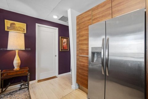 Condo in Miami, Florida, 1 bedroom  № 2062235 - photo 7