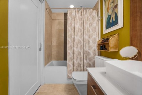 Condo in Miami, Florida, 1 bedroom  № 2062235 - photo 13